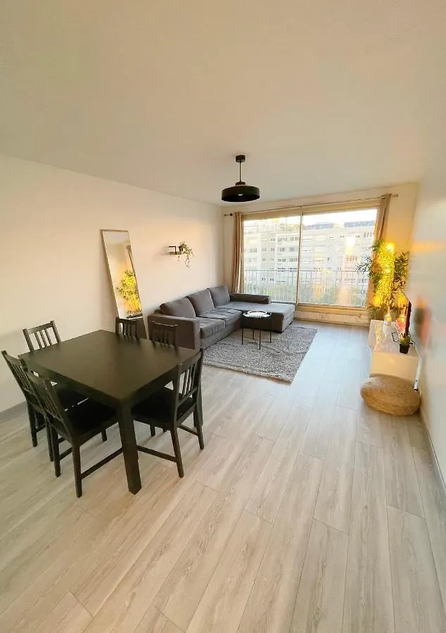 2 Bedroom In Middle Of Paris