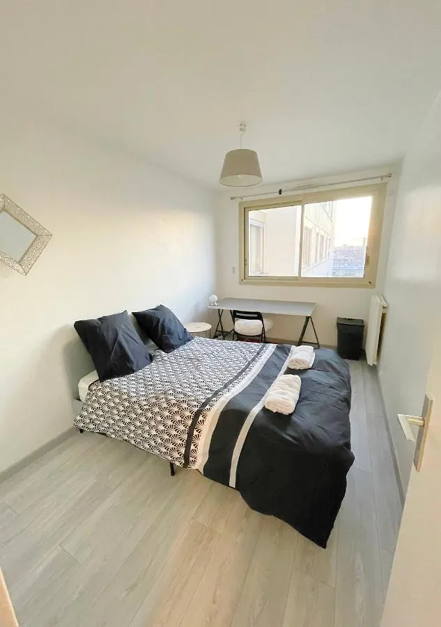 2 Bedroom In Middle Of Paris 0*,  France