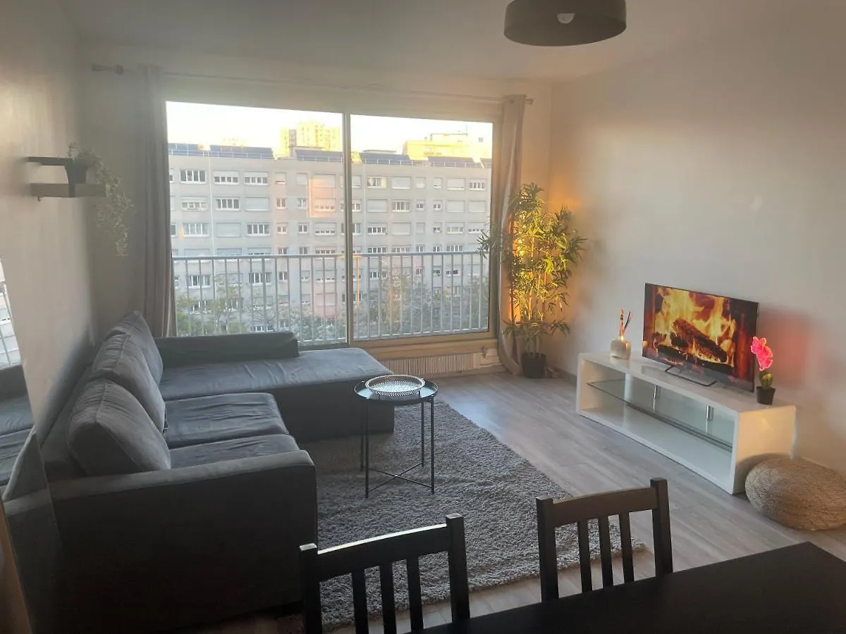 Apartment 2 Bedroom In Middle Of Paris