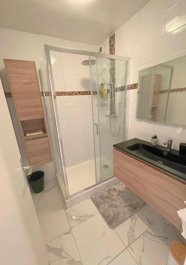 2 Bedroom In Middle Of Paris